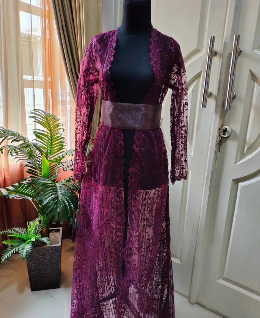 Outer renda plum panjang dengan obi pinggang